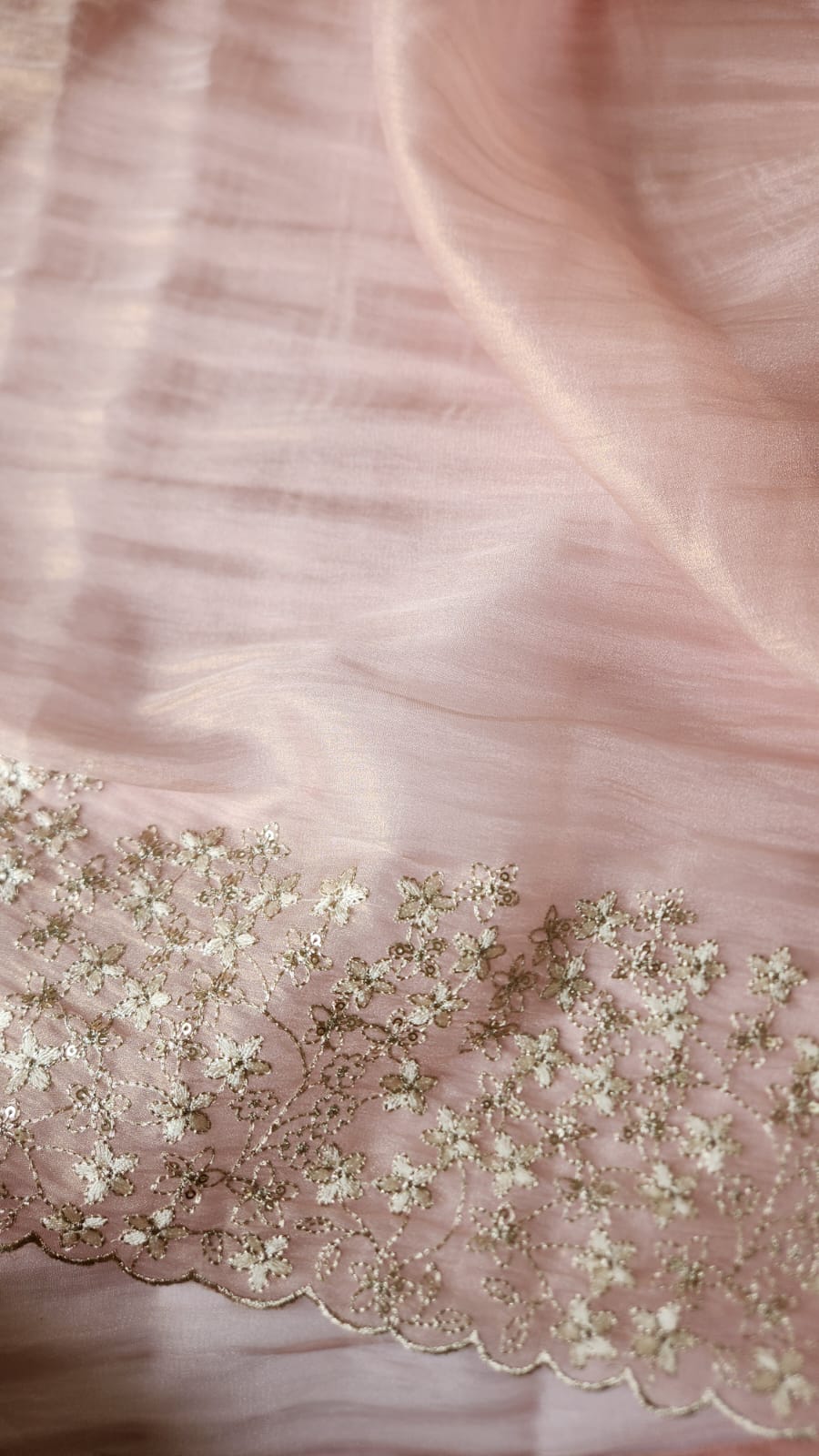 💗 A graceful Pink Crushed Tissue saree with a luminous finish and delicate zari border — ideal for festive occasions, weddings, and elegant evenings.