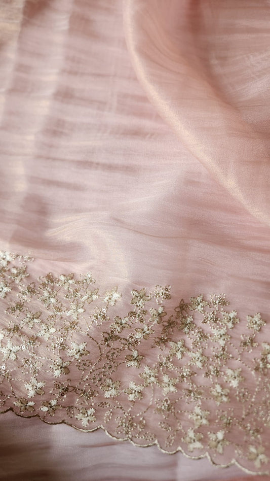 💗 A graceful Pink Crushed Tissue saree with a luminous finish and delicate zari border — ideal for festive occasions, weddings, and elegant evenings.